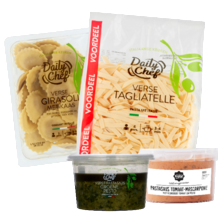 Daily Chef verse pasta
pak/zak à 250-500 gram,
Daily Chef groene pesto pastasaus
bakje à 180 gram of Noordertrots pastasaus
bakj
